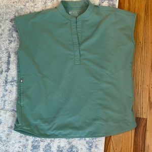 Figs brand green scrubs. Size small too and bottom.